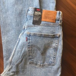 NWT Levi’s Ribcage Straight Ankle Jeans